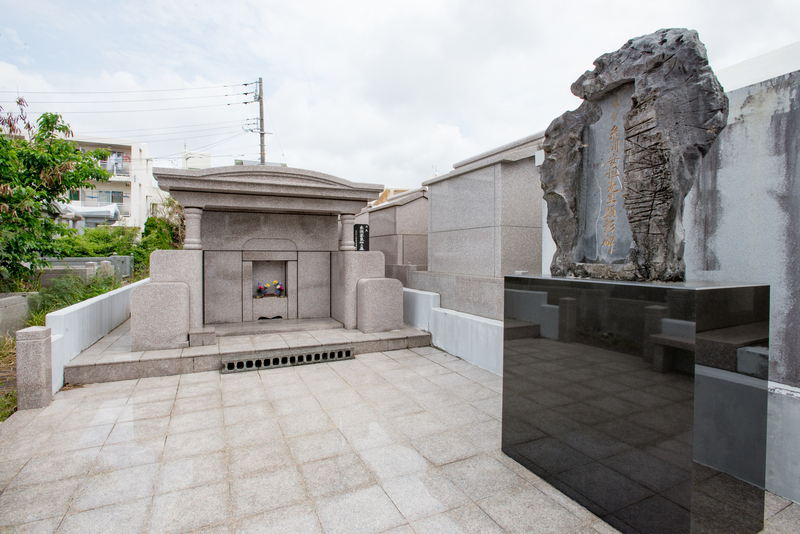Praising monument of Itosu Ankō
